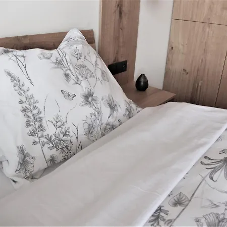 Apartman Maco - - Ovruc Apartment